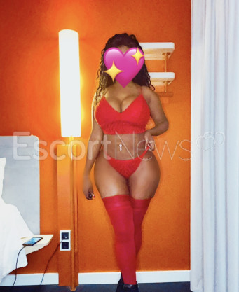 Photo escort girl Natty Noir: the best escort service