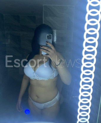 Photo escort girl Houda: the best escort service