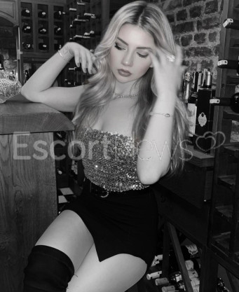 Photo escort girl Sezen: the best escort service